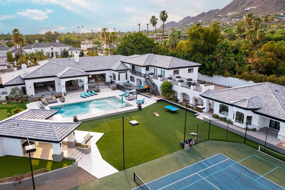 Summer Villa Getaway, Resort Life, Pickleball, Pool, Golf Villa in Scottsdale