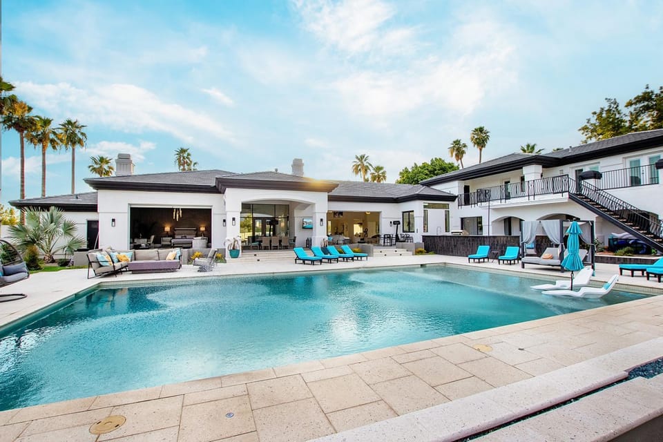 Summer Villa Getaway, Resort Life, Pickleball, Pool, Golf Villa in Scottsdale