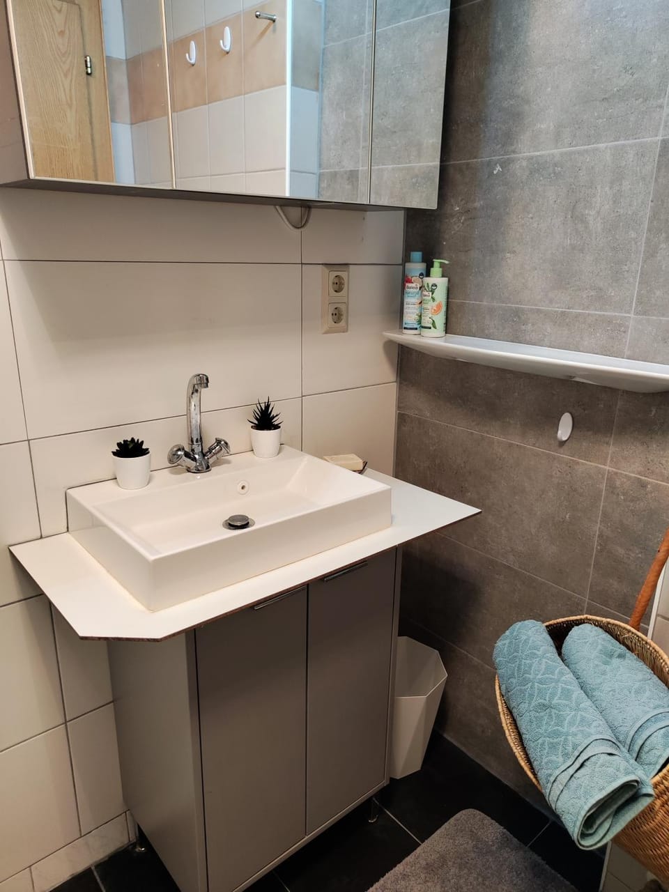 Doppelzimmer mit Gemeinschaftsbad und kleiner Küche Nannen 382 Vacation rental in Vorarlberg, Austria