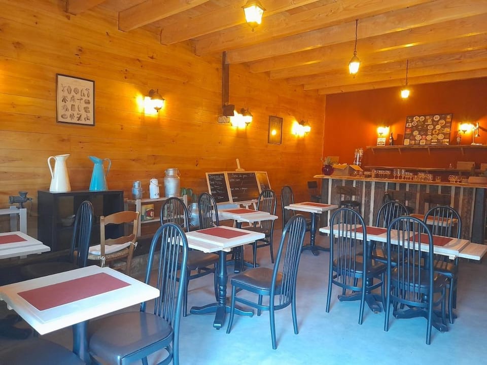Gîte avec restaurant privatisé House in Auvergne-Rhône-Alpes