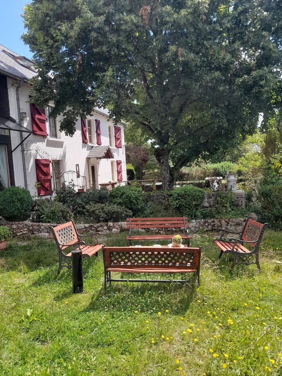 Gîte avec restaurant privatisé House in Auvergne-Rhône-Alpes