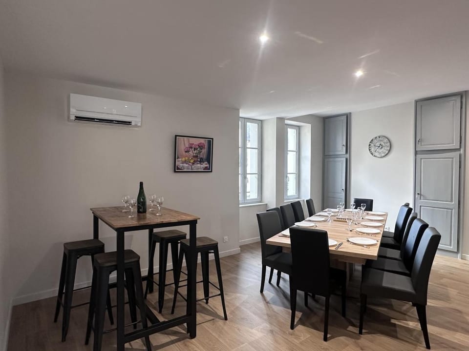 Charme Authentique à Theneuille, Tout Inclus - FR-1-489-571 House in Auvergne-Rhône-Alpes