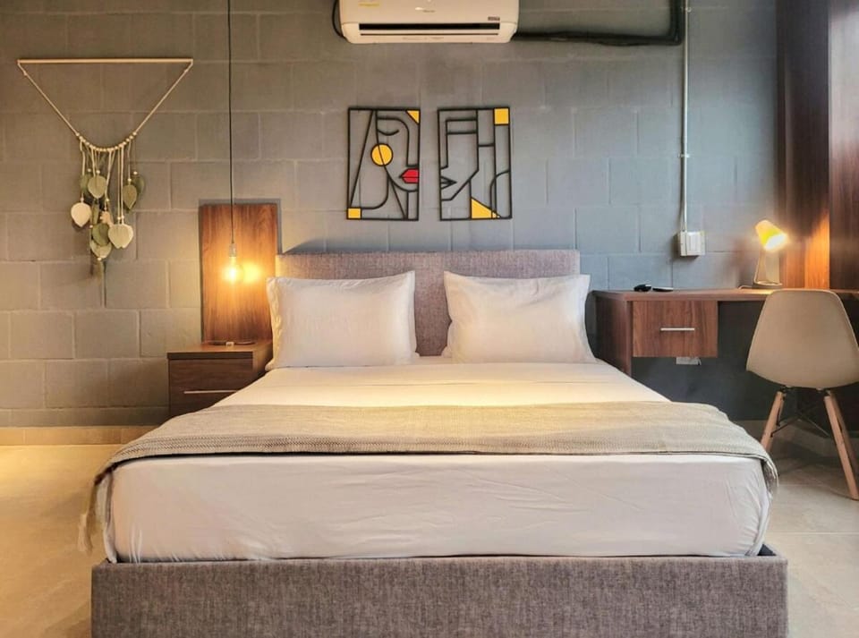 Bed, Photo of the whole room, Bedroom