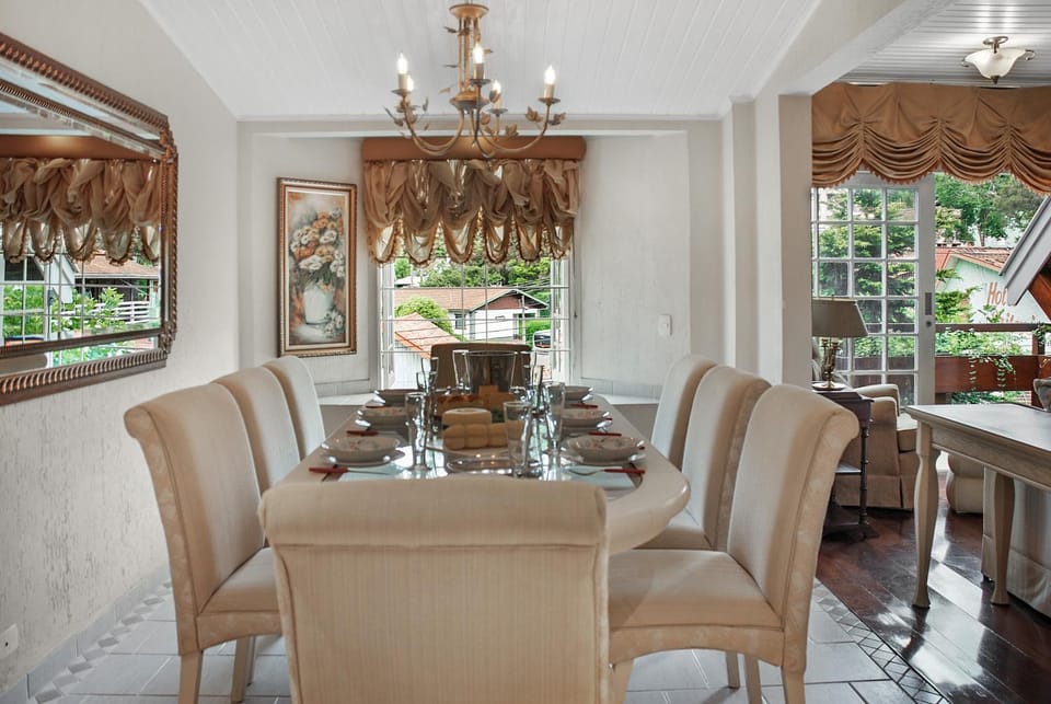 Seating area, Dining area