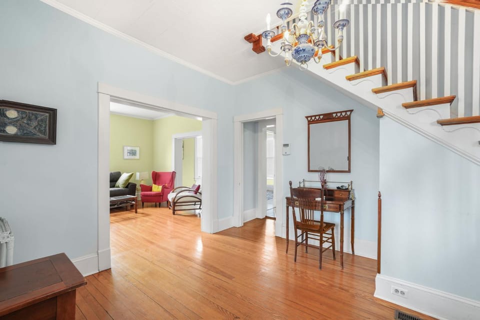 Maison des Reves - Historic charm in the heart of Downtown! House in Cape Charles