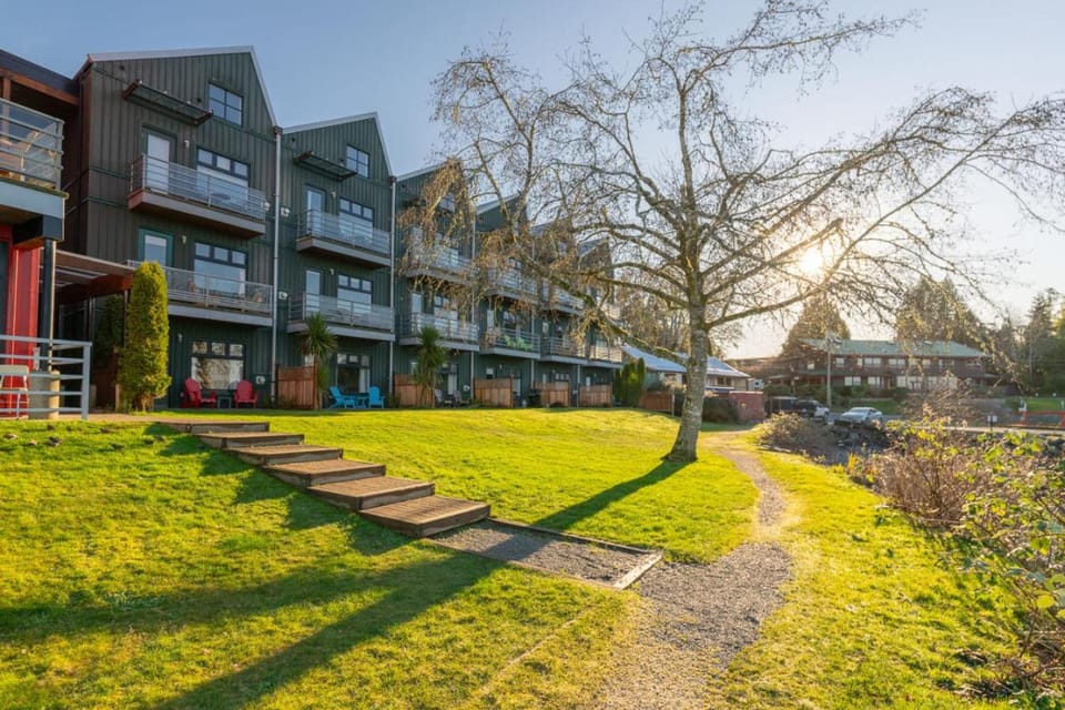 Tofino Waterfront Condo House in Tofino