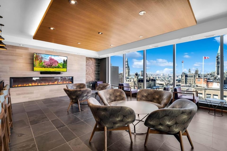 Communal lounge/ TV room