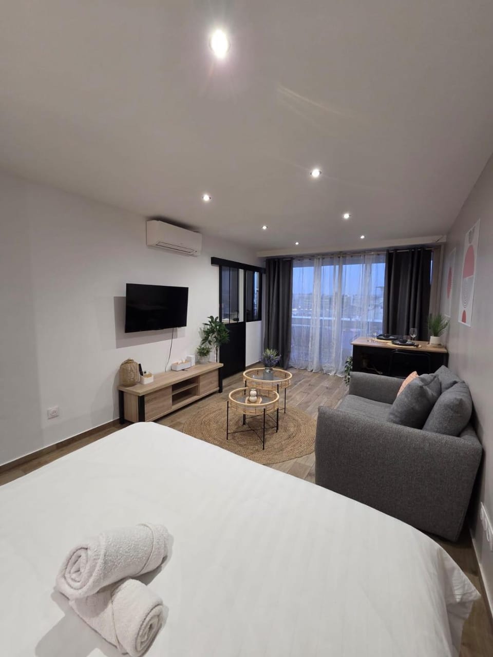 Bed, TV and multimedia