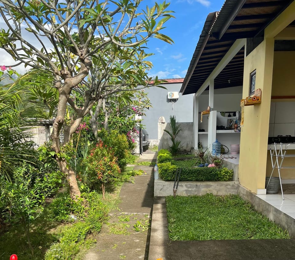 Dewenten Guest House Bed and Breakfast in Karangasem Regency