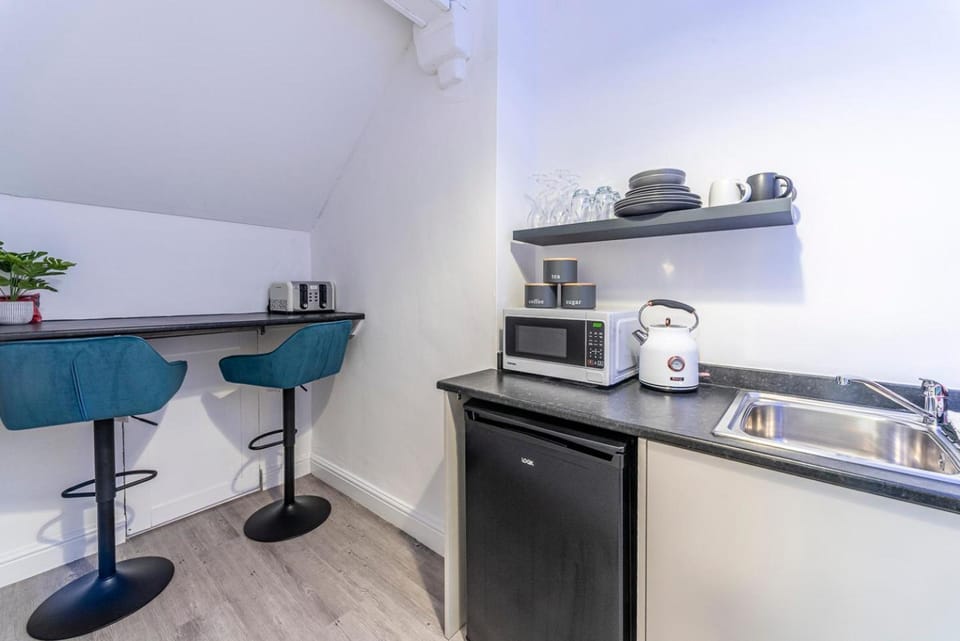 Coffee/tea facilities, Kitchen or kitchenette, Dining area