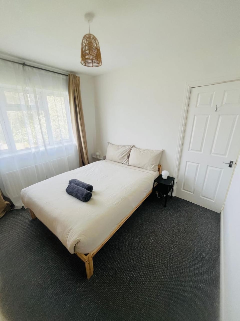 Bed, Photo of the whole room, Bedroom, towels