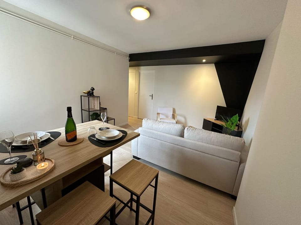 Living room, Seating area, Dining area, Food