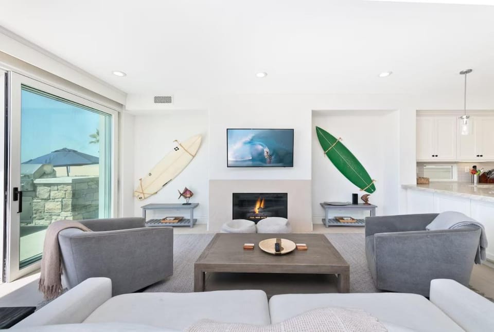 Oceanfront Escape with Breathtaking Views House in Balboa Peninsula