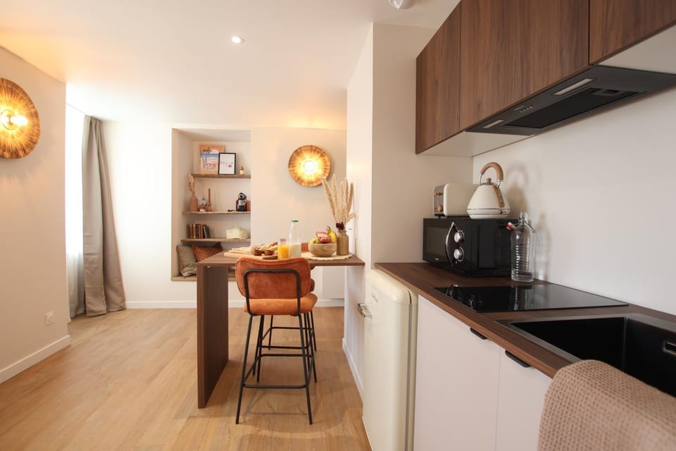 Kitchen or kitchenette