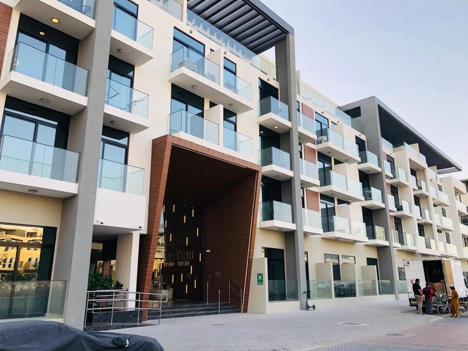 PANTHEON ELYSEE III Elite Apartment Spacious luxury stay with huge pool , modern gym and Complimentary welcome pack Apartment in Dubai