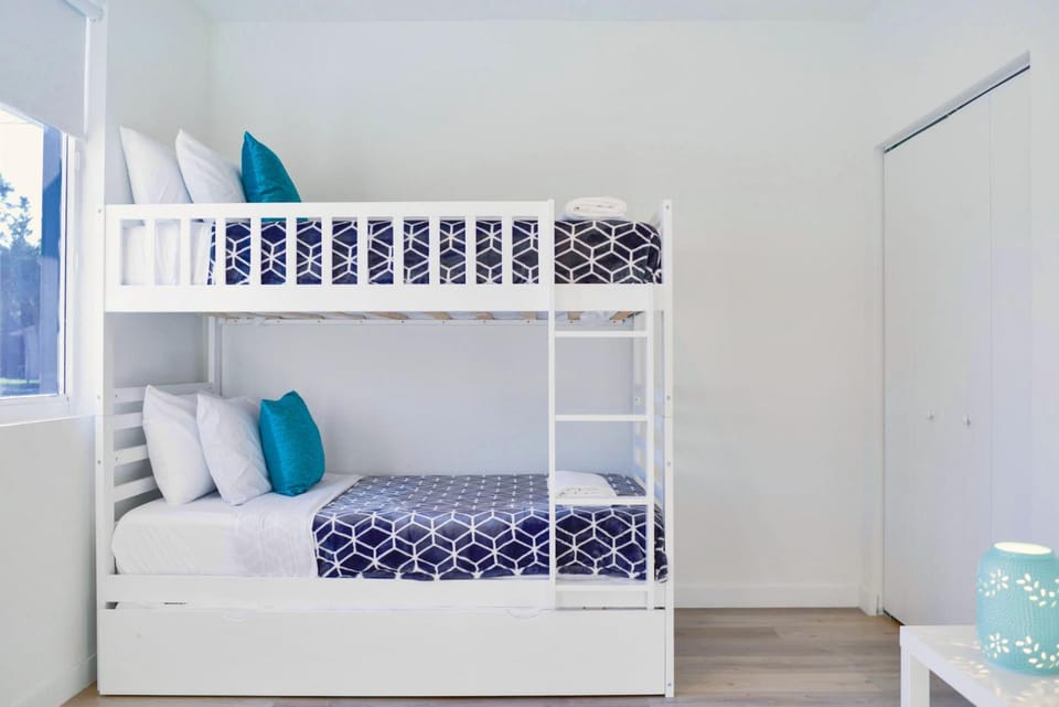 Bedroom, bunk bed, towels