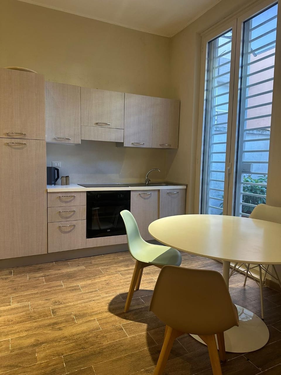Kitchen or kitchenette, Dining area, oven, stove