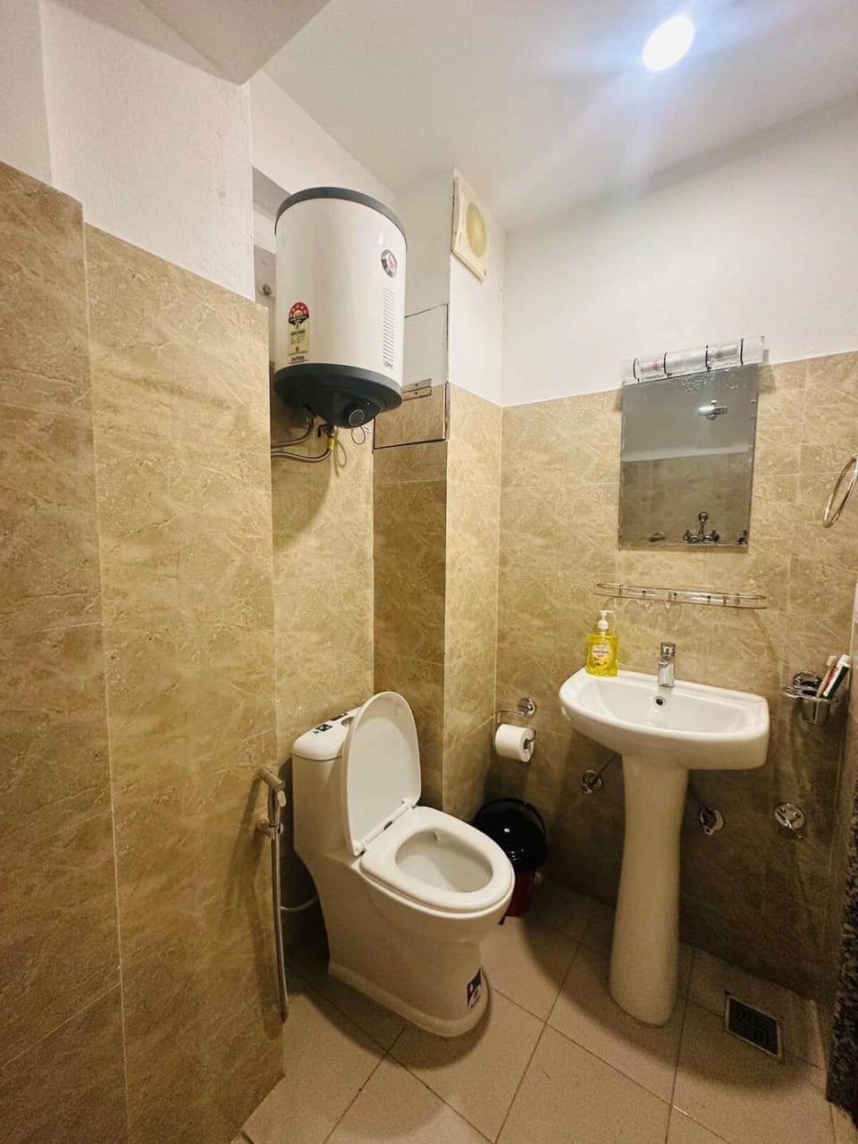 Shower, Toilet, Bathroom, bidet, towels
