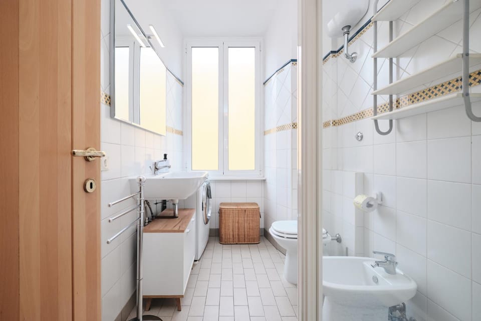 Shower, Toilet, Bathroom, bidet, towels