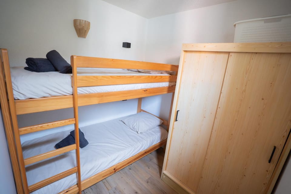 Bed, Bedroom, bunk bed, wardrobe