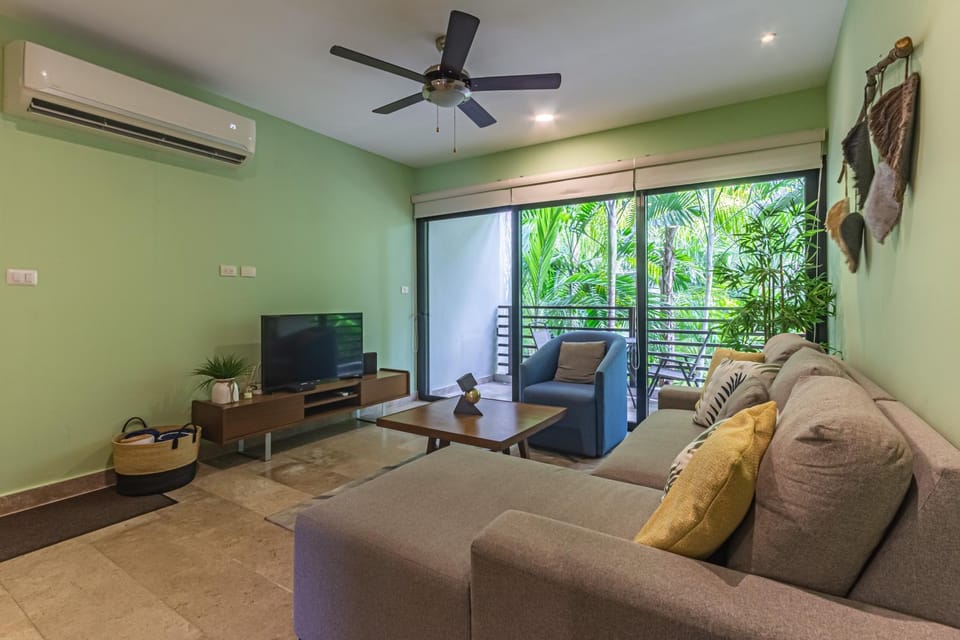 Seaview Roof Pool, Gym Onsite, 4 Blocks to 5th Ave House in Playa del Carmen