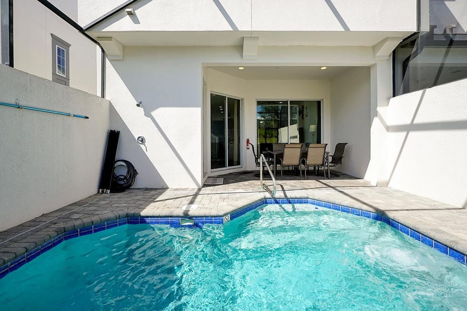 Swimming pool, Swimming pool