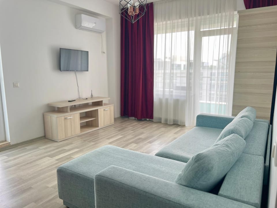 TV and multimedia, Living room, Seating area, air conditioner