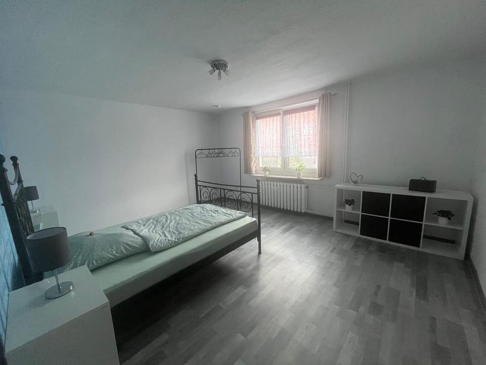 3-Raum Ferienwohnung zentral gelegen, möbliert Apartment in Thuringia, Germany