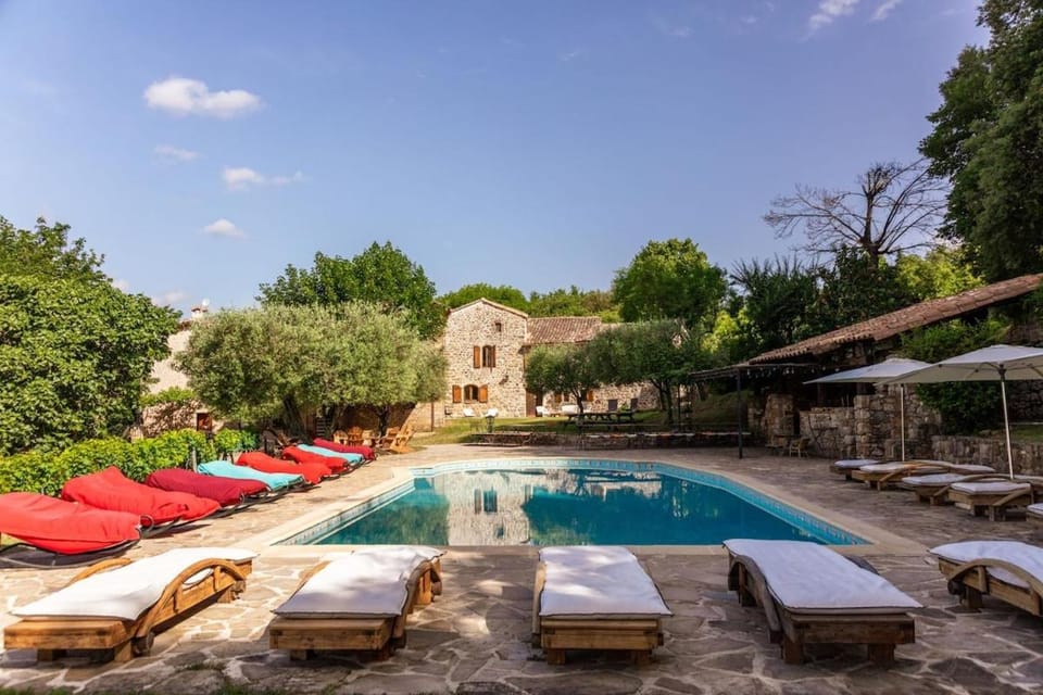 Gîte Les fermes de Rieumal Hameau Cévenol Prestige Villa in Occitanie