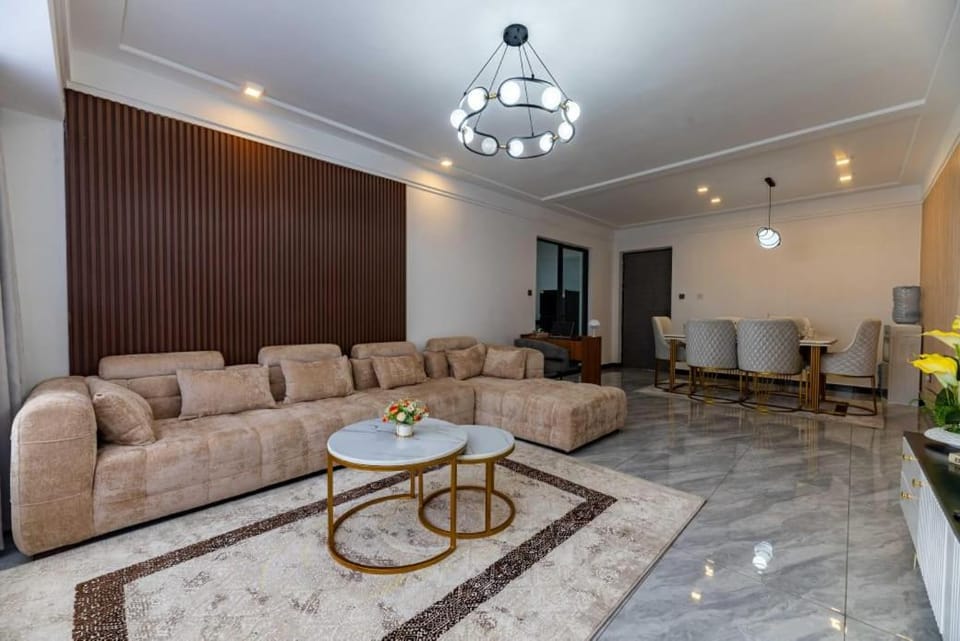 executive vibrant view three bedroom apartment with swimming pool,mordern equipped gym free parking space and, child play area and comforting rooftop with city views in kilimani Apartment in Nairobi