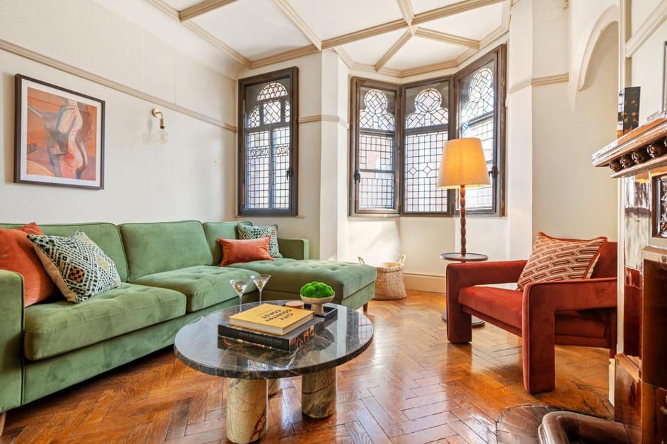 Living room, Seating area