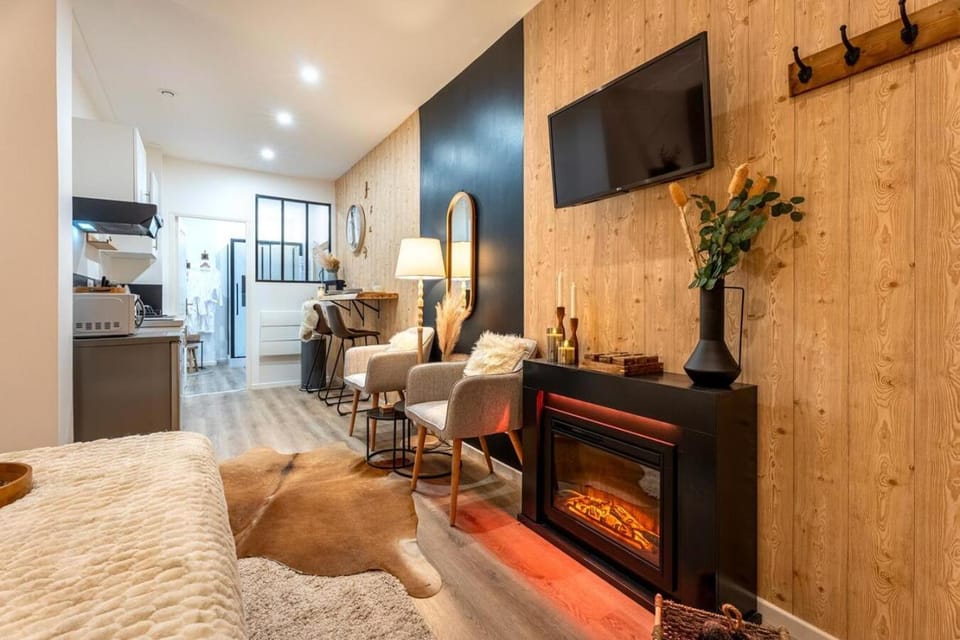 TV and multimedia, Kitchen or kitchenette, fireplace