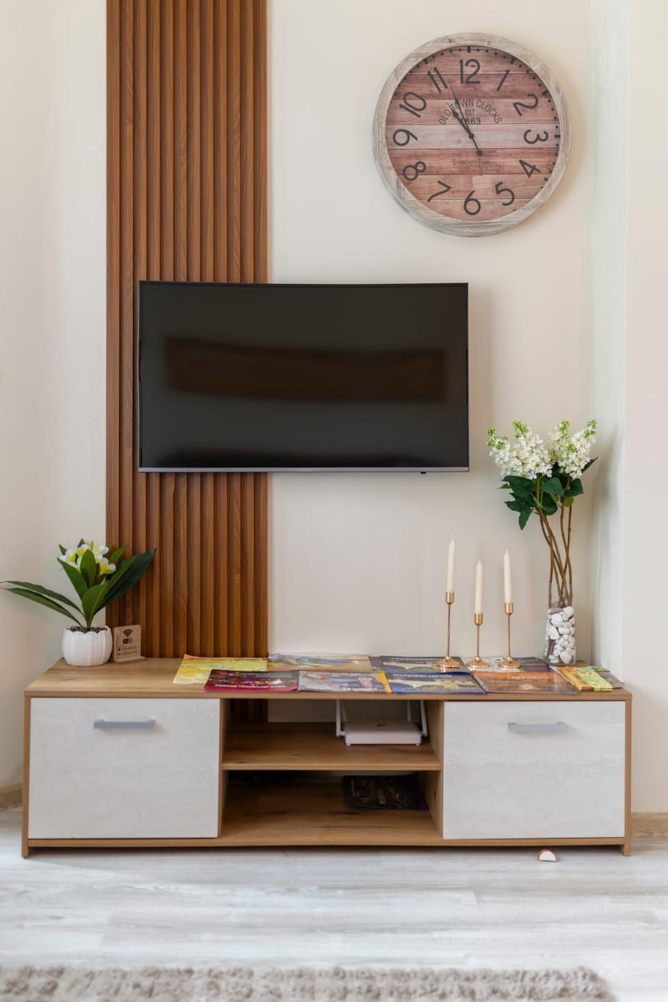 Communal lounge/ TV room