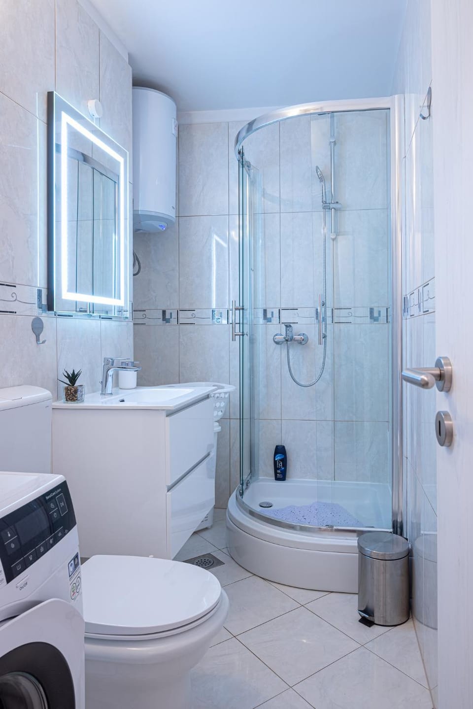 Shower, Toilet