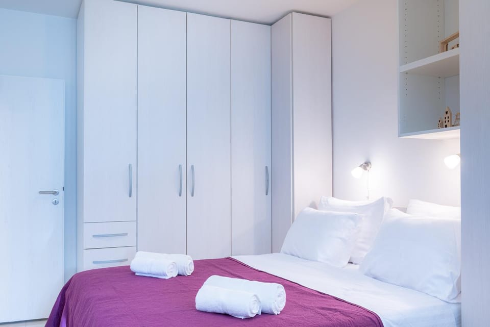 Bedroom, wardrobe