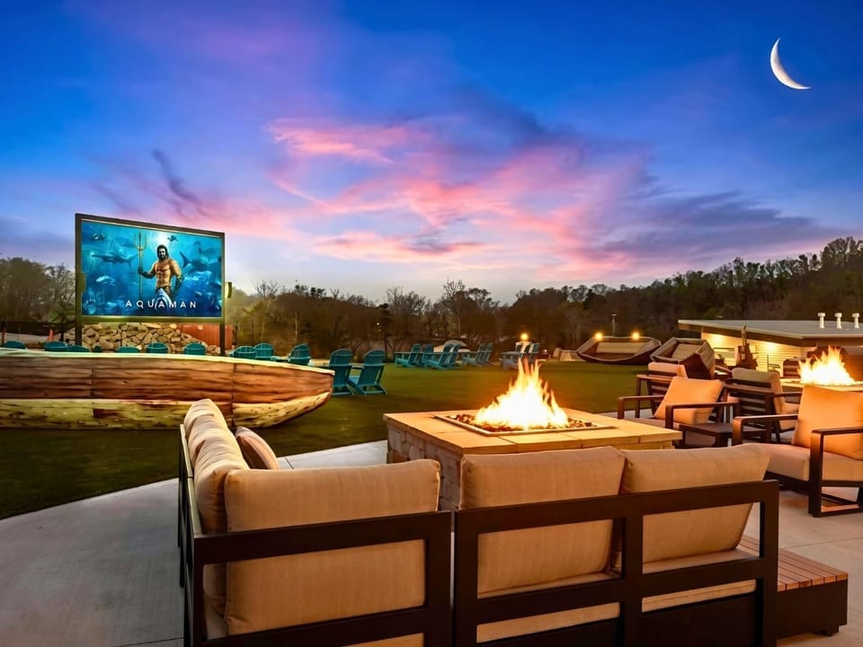 Communal lounge/ TV room, Evening entertainment, Sunset