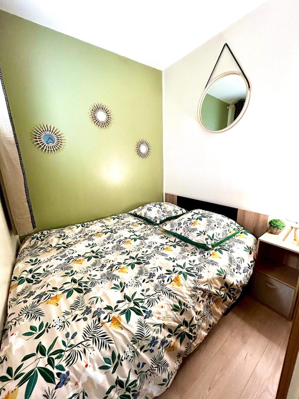 Bed, Photo of the whole room, Bedroom