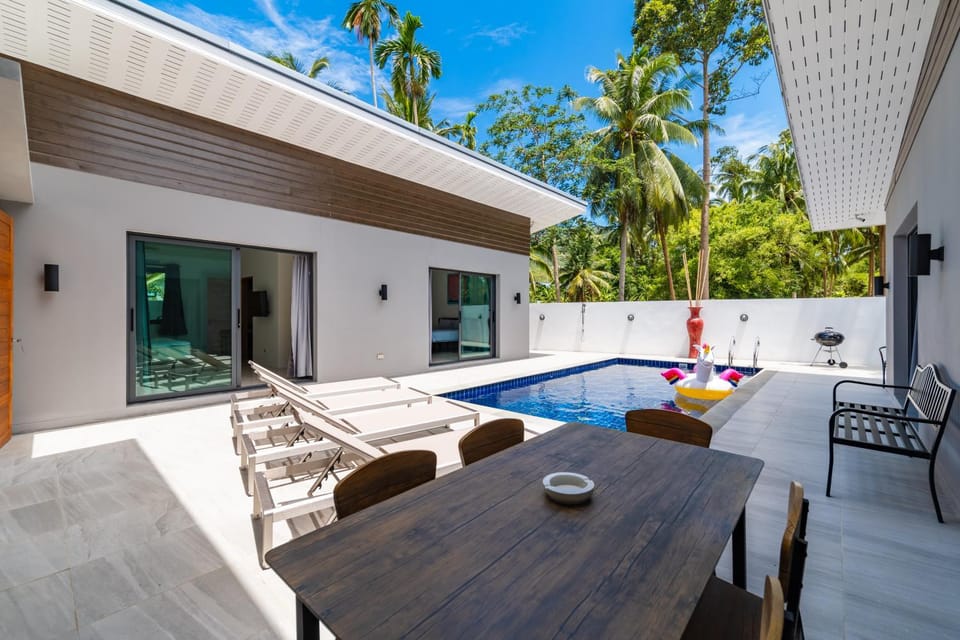 Patio, Seating area, Dining area
