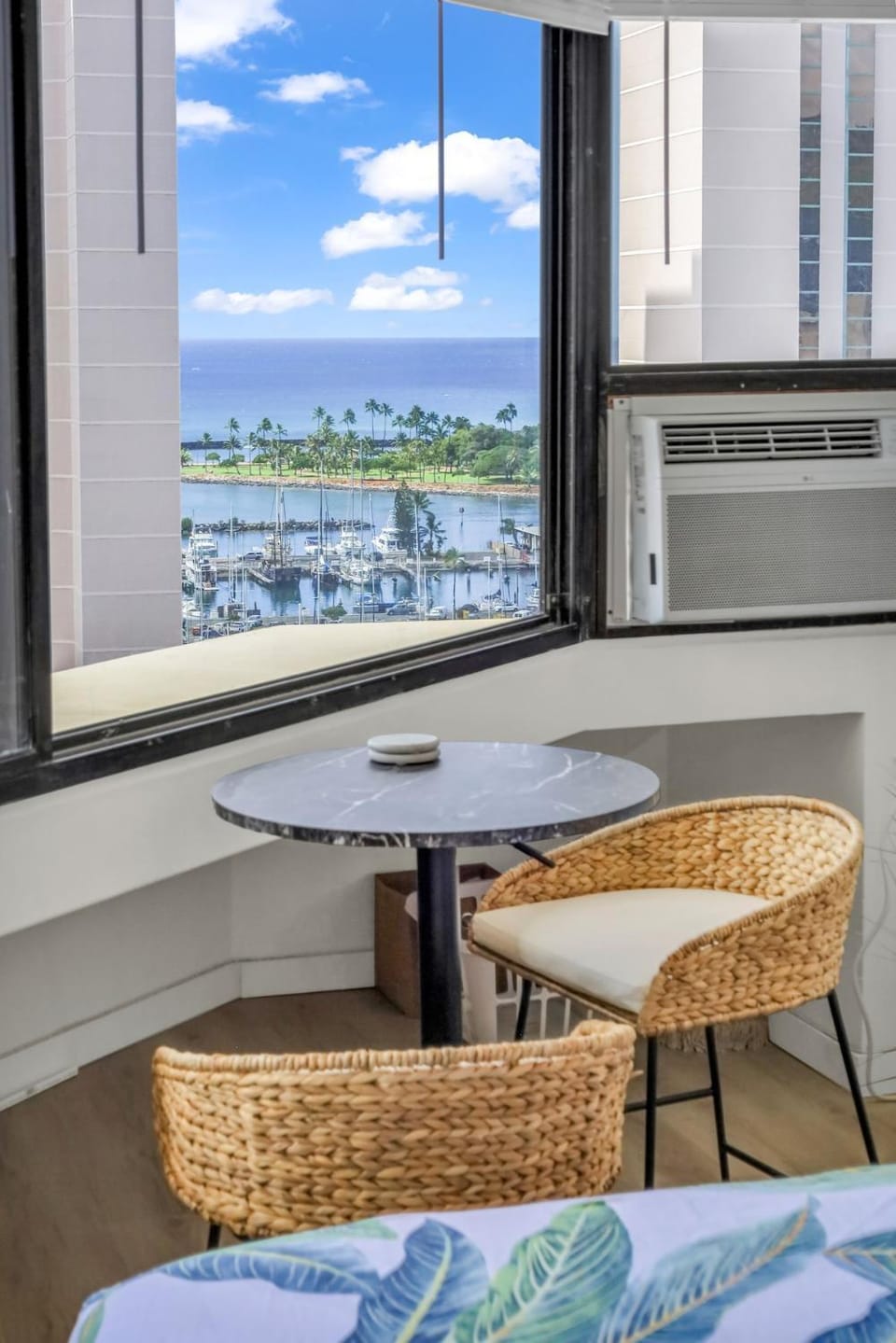 Oceanview Freshly Renovated Free Parking WiFi Apartment in Honolulu