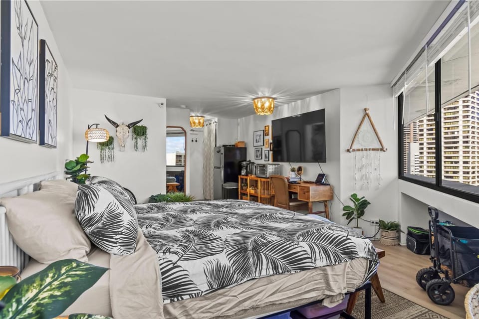 Oceanview Freshly Renovated Free Parking WiFi Apartment in Honolulu