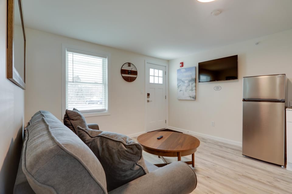 3 Mi to Onset Beach & Village! Pet-Friendly Apt Apartment in Wareham