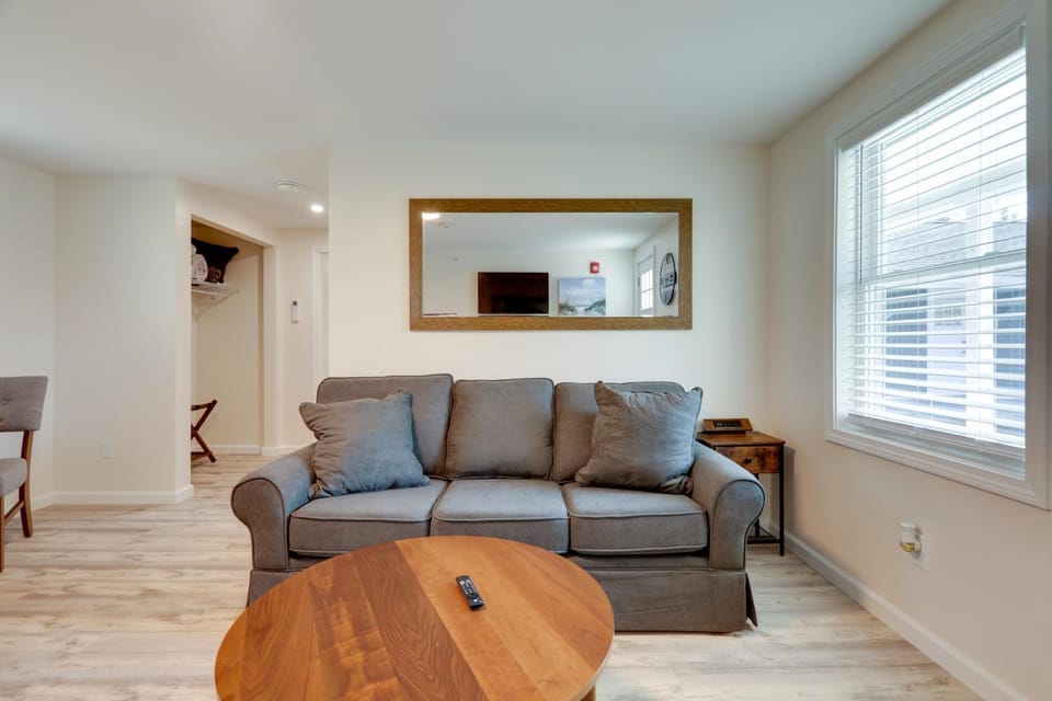 3 Mi to Onset Beach & Village! Pet-Friendly Apt Apartment in Wareham