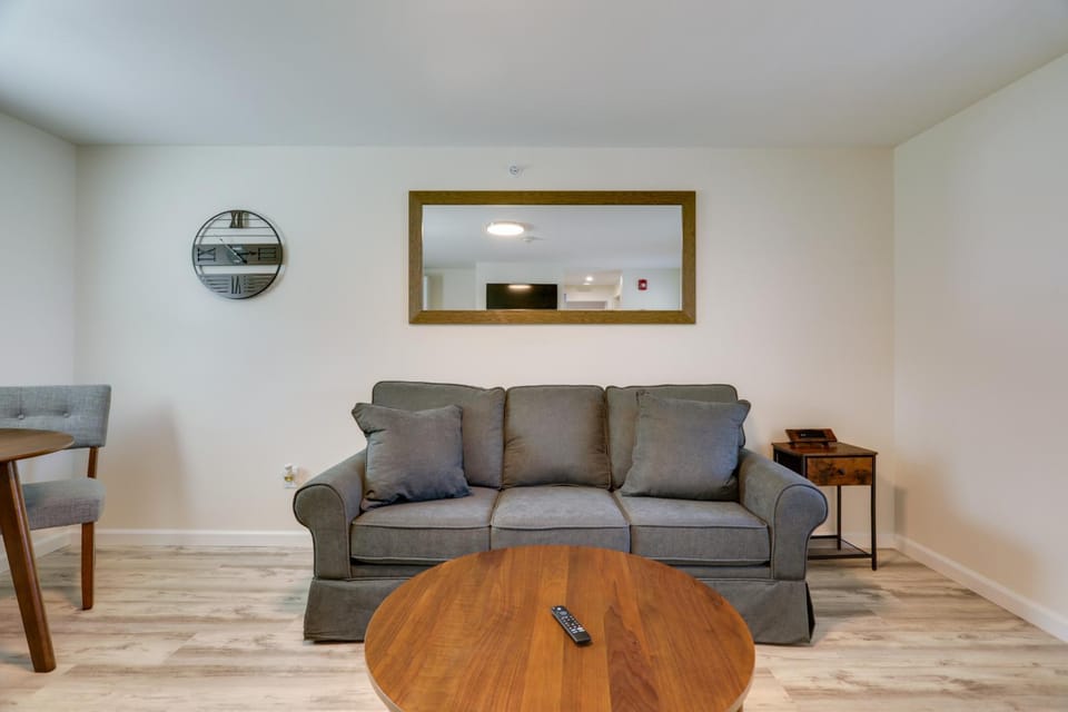 3 Mi to Beach & Pier: Pet-Friendly Cape Cod Apt! Apartment in Wareham