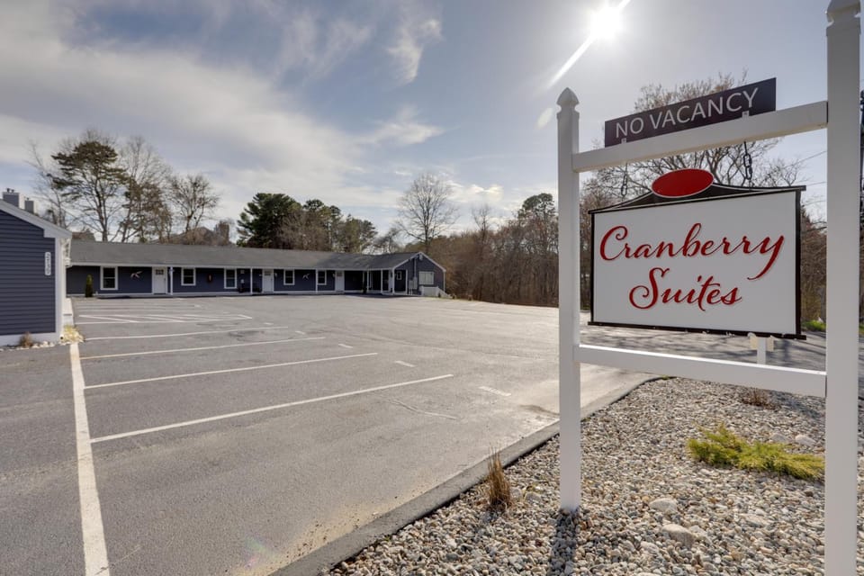 3 Mi to Beach & Pier: Pet-Friendly Cape Cod Apt! Apartment in Wareham