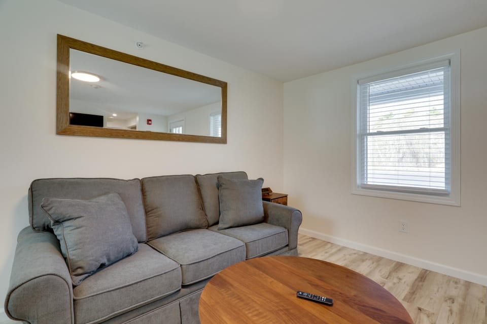 3 Mi to Beach & Pier: Pet-Friendly Cape Cod Apt! Apartment in Wareham