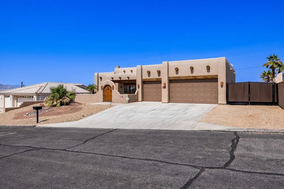 Havasu River Stay Pool Spa OutdoorTV Views House in Lake Havasu City