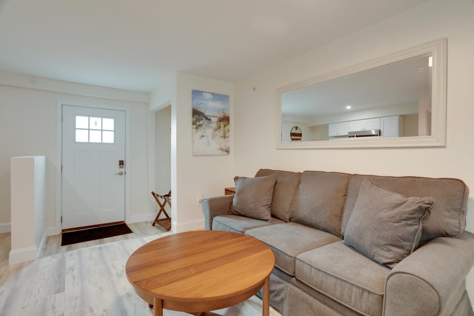 3 Mi to Main Street: Newly Renovated Wareham Apt! Apartment in Wareham