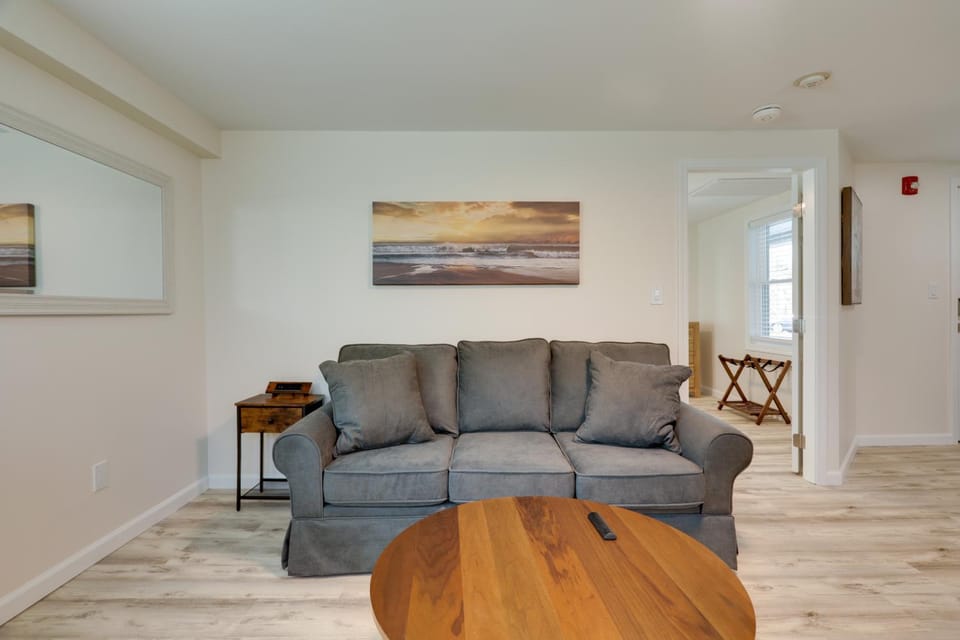 3 Mi to Onset Beach: Sleek Apartment in Wareham Apartment in Wareham