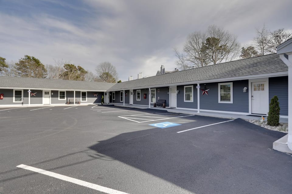 3 Mi to Onset Beach: Sleek Apartment in Wareham Apartment in Wareham