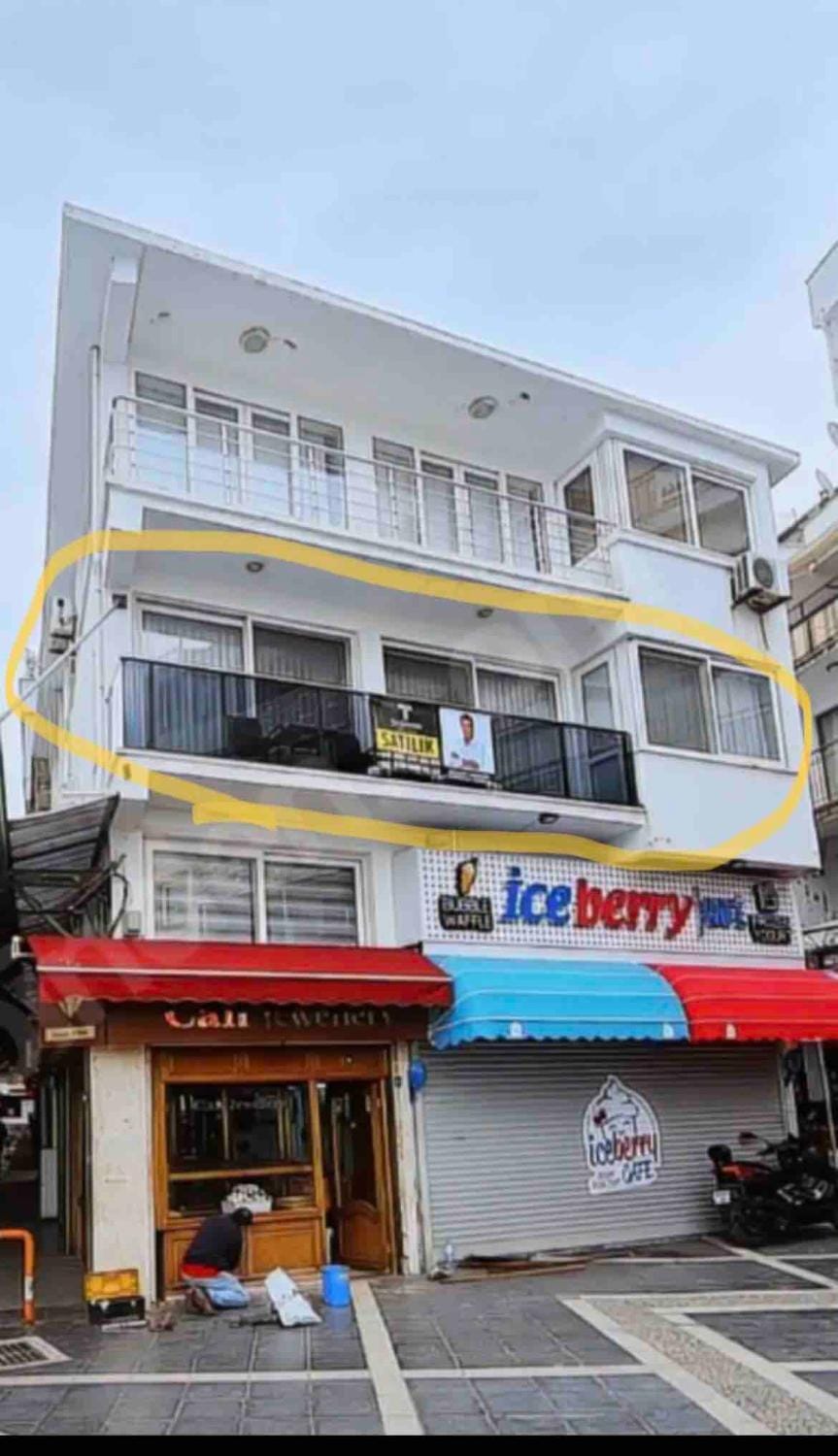 Red, sea view central flat Apartment in Marmaris